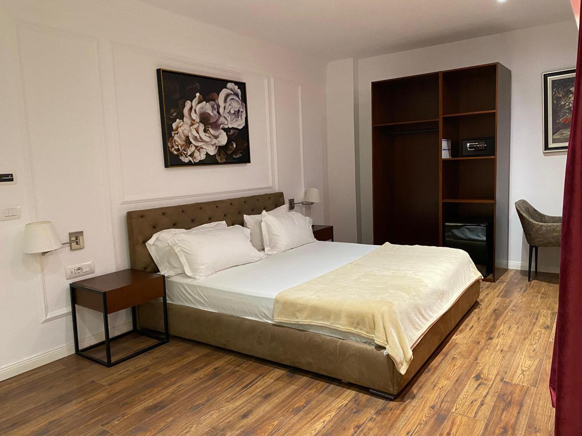 Zeus Hotel Rinas