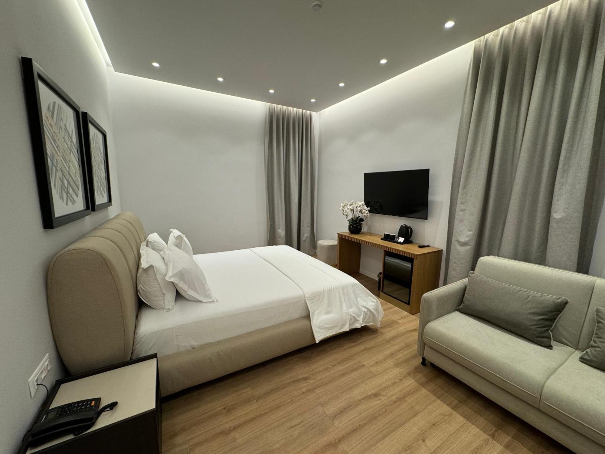 Zeus Hotel