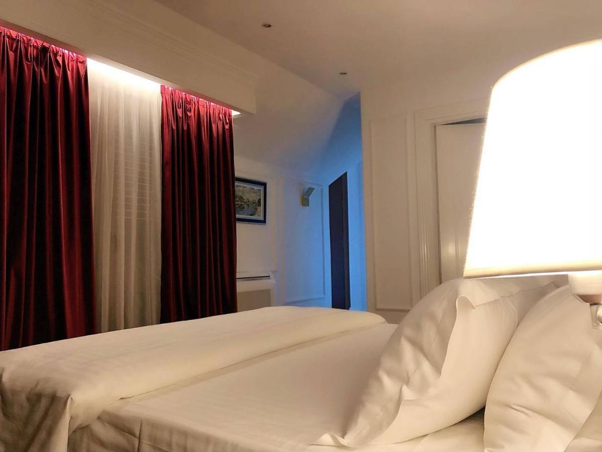 Zeus Hotel Rinas