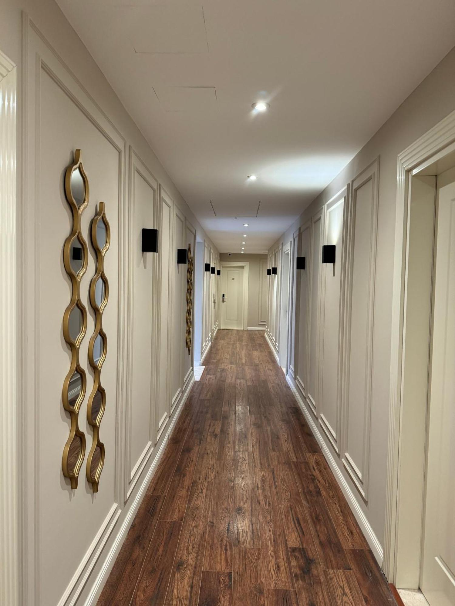 Zeus Hotel 4*